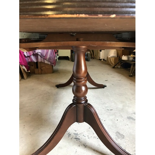 43 - VINTAGE Extendable Dining Table

This is a very nice solid mahogany dining table. It does have a few... 