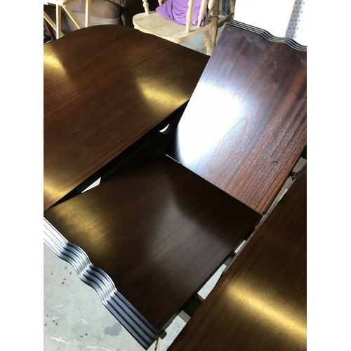 43 - VINTAGE Extendable Dining Table

This is a very nice solid mahogany dining table. It does have a few... 