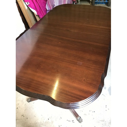 43 - VINTAGE Extendable Dining Table

This is a very nice solid mahogany dining table. It does have a few... 