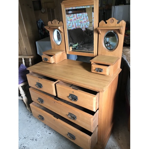 45 - Edwardian Dressing Table

Very solid Satin wood dressing table/chest of drawers.

The small mirrors ... 