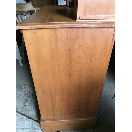 45 - Edwardian Dressing Table

Very solid Satin wood dressing table/chest of drawers.

The small mirrors ... 