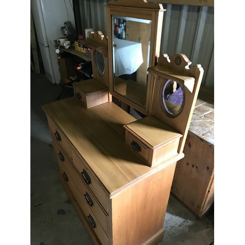 45 - Edwardian Dressing Table

Very solid Satin wood dressing table/chest of drawers.

The small mirrors ... 