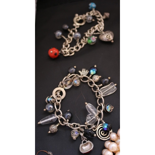 9 - Selection of Vintage and Modern Costume Jewellery