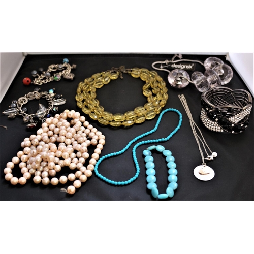 9 - Selection of Vintage and Modern Costume Jewellery