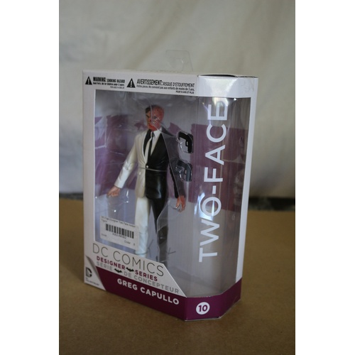 52 - Boxed Two-Face Model from DC Comics Designer Series