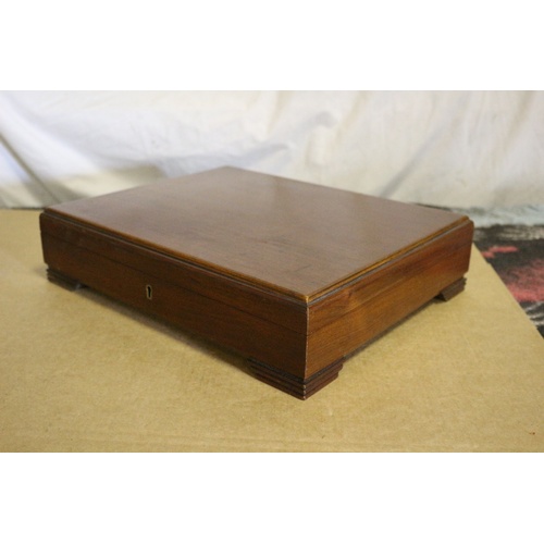 193 - Wooden Felt Lined Jewellery or Display Box - No Key