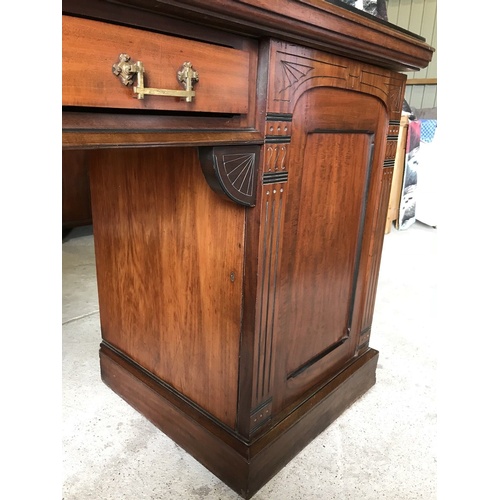 243 - Antique Pedestal Sideboard

Here is a very beautiful pedestal Sideboard.

Believed to be Mahogany it... 