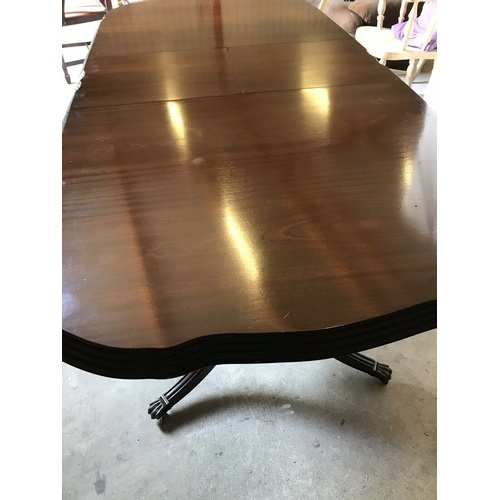 245 - VINTAGE Extendable Dining Table

This is a very nice solid mahogany dining table. It does have a few... 