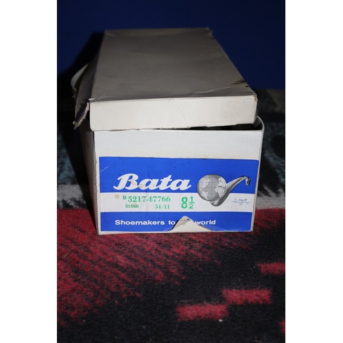 150 - Pair of Vintage Bata Pullman Shoes of Quality in Original Box - Size 8.5