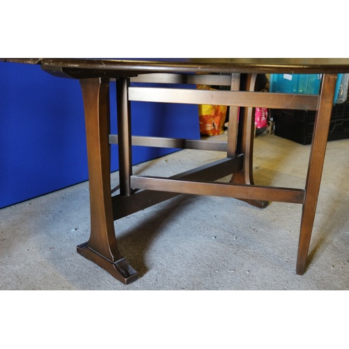 174 - Large Round Gate Leg Ercol Table