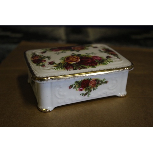 417 - Royal Albert Old Country Roses - Trinket Box