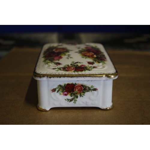 417 - Royal Albert Old Country Roses - Trinket Box