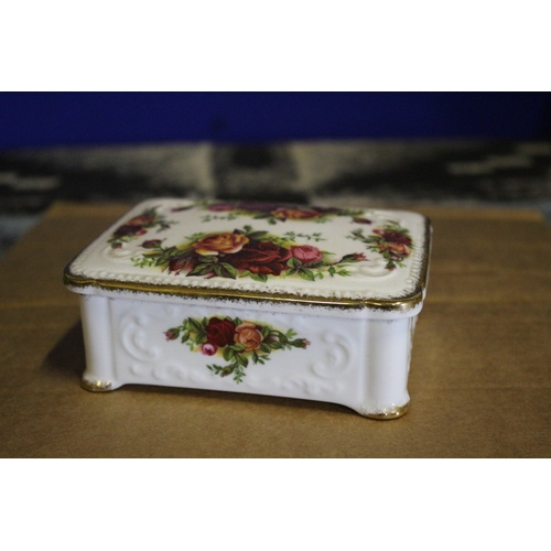 417 - Royal Albert Old Country Roses - Trinket Box