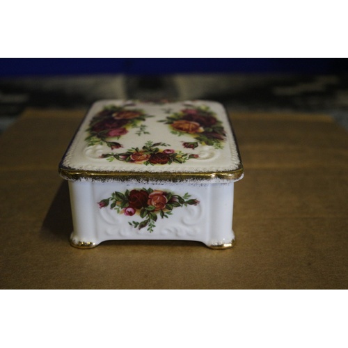 417 - Royal Albert Old Country Roses - Trinket Box