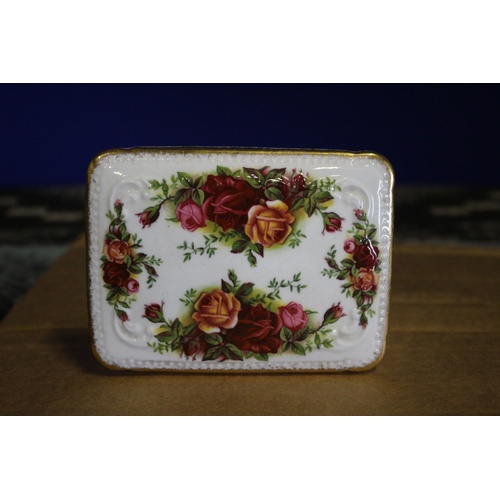 417 - Royal Albert Old Country Roses - Trinket Box