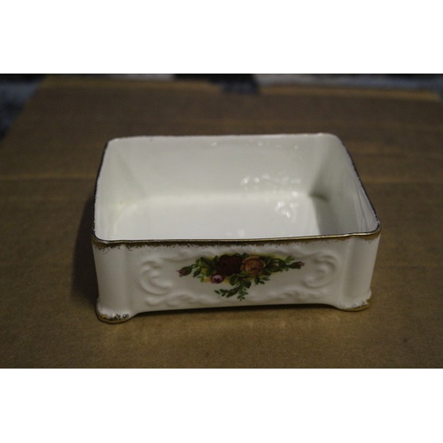 417 - Royal Albert Old Country Roses - Trinket Box