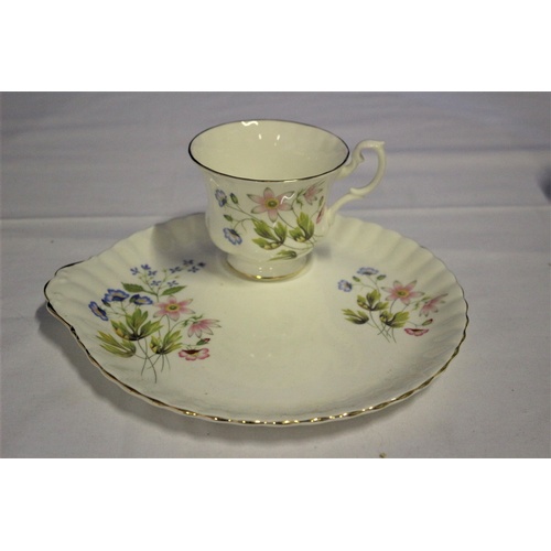 40 - Vintage Richmond Bone China Sandwich Serving Dish with Inset Holder for Cup, Includes the Cup - Patt... 