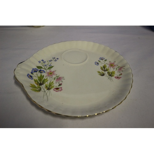 40 - Vintage Richmond Bone China Sandwich Serving Dish with Inset Holder for Cup, Includes the Cup - Patt... 