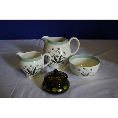 Hedgerow Tea top pot and sugar bowl