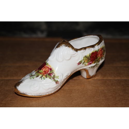 300 - Royal Albert Fine Bone China Shoe - Old Country Roses