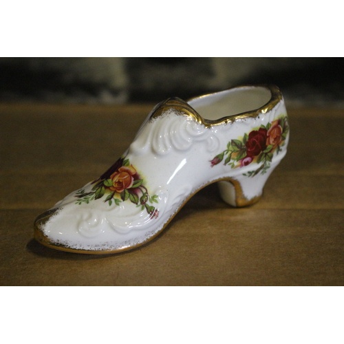 300 - Royal Albert Fine Bone China Shoe - Old Country Roses