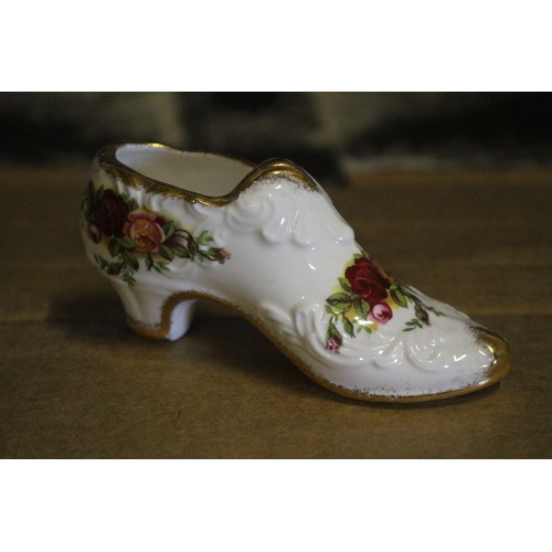 300 - Royal Albert Fine Bone China Shoe - Old Country Roses