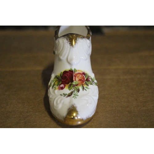 300 - Royal Albert Fine Bone China Shoe - Old Country Roses