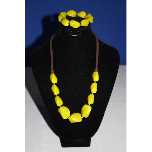 194 - Modern Lime Green Marble Effect Pepple Style Necklace with Matching Bracelet