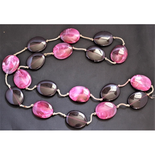 441 - Vintage Large 'Pebble' Styled Necklace - Plastic or Lucite with Rope Style Chain Joints