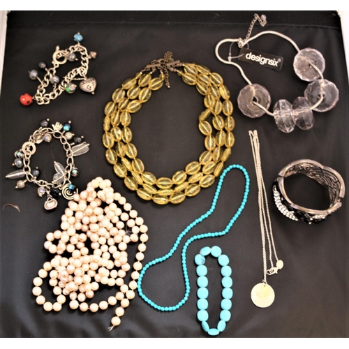 443 - Selection of Vintage and Modern Costume Jewellery