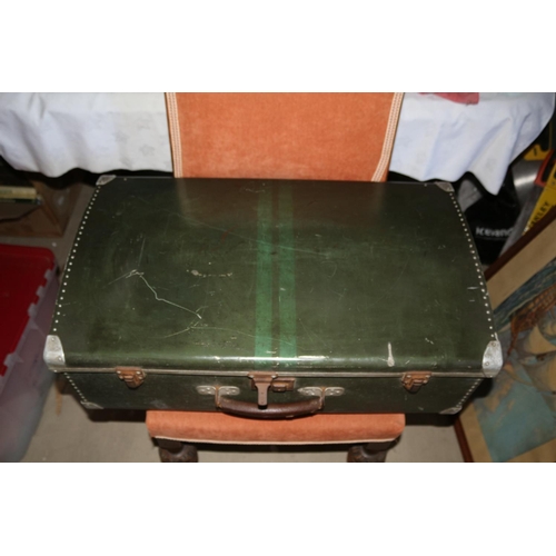 189 - Vintage Metal Suit Case