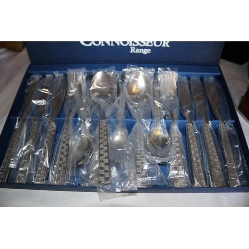 8 - Vogue Connoisseur Range Cutlery Set