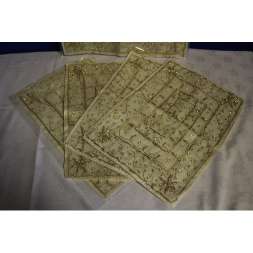 304 - 5 x Highly Decorated Place Mats - New