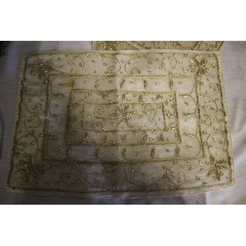 304 - 5 x Highly Decorated Place Mats - New