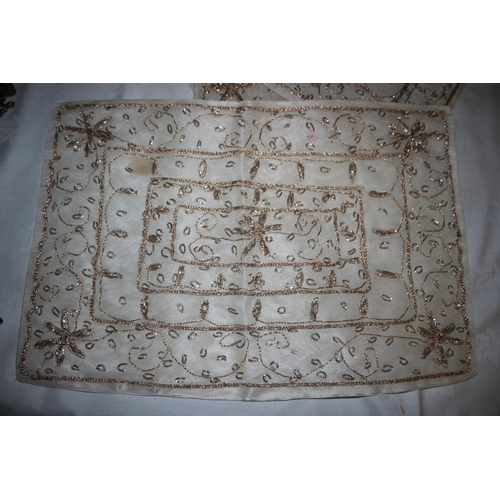 304 - 5 x Highly Decorated Place Mats - New