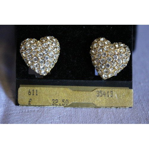 422 - Pair of Vintage Monet Clip Earrings