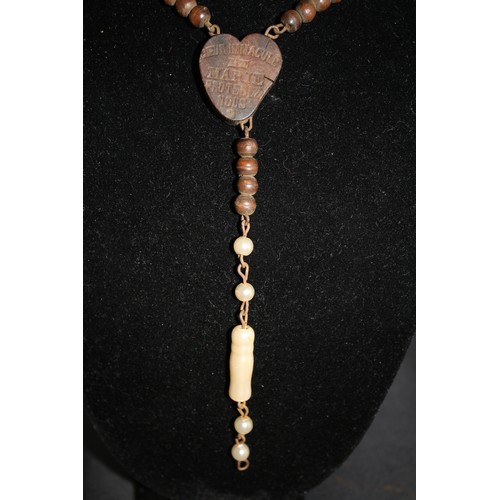 426 - A Pearl Bead and Wood Rosary Chain Necklace