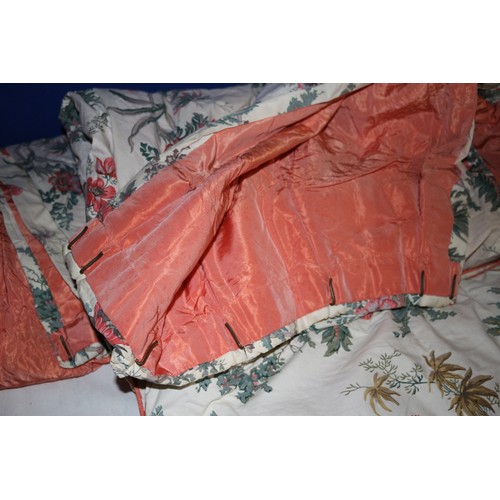 434 - Vintage Lined Material Pair of Bedroom Curtains with Pelmet and Single Tie Back and Garland