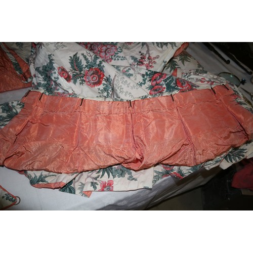 434 - Vintage Lined Material Pair of Bedroom Curtains with Pelmet and Single Tie Back and Garland