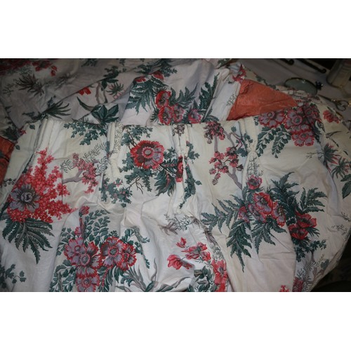 434 - Vintage Lined Material Pair of Bedroom Curtains with Pelmet and Single Tie Back and Garland