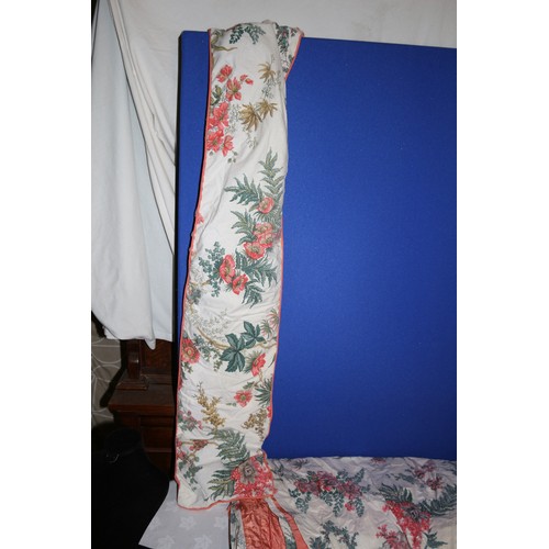 434 - Vintage Lined Material Pair of Bedroom Curtains with Pelmet and Single Tie Back and Garland