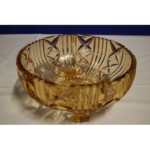 513 - Large Vintage Orange Coloured Decorative Glass Fruit Bowl on Feet