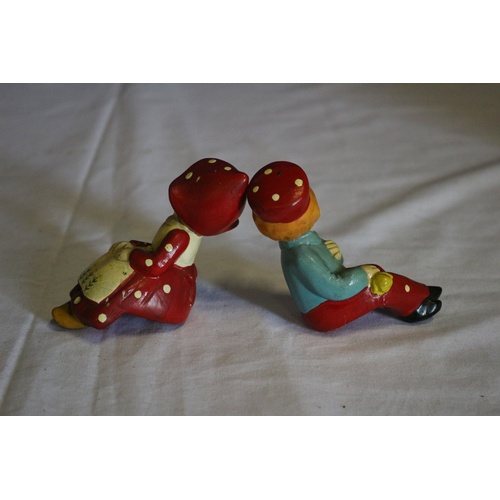 530 - Vintage Dutch Boy and Girl Window Ledge Seated Characters