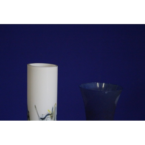 558 - 2 x Glass Vases