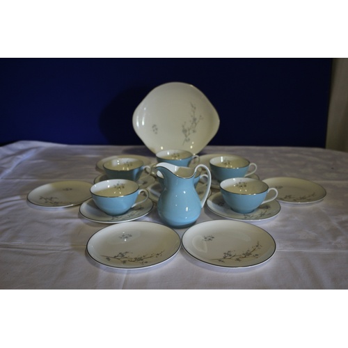 560 - Collection of Royal Doulton Summer Song Series 6 Cups, 6 Saucers, 6 Finger Sandwich Plates, Milk Jug... 