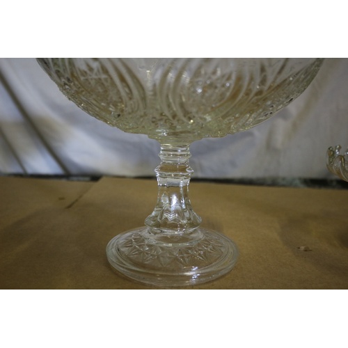 654 - Vintage Glass Tazza and Cake Stand