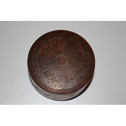 138 - Pair of Vintage Trinket Boxes, one with Carving to the Lid and the Second has Wire Inlay