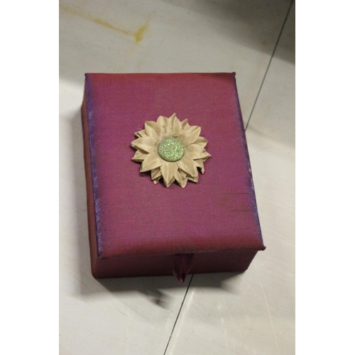 680 - Vintage Cushioned Jewellery Box with Flower on the Lid - Ring Holders and Mirror that Locks into Pla... 