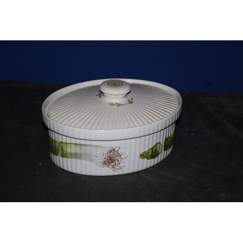 104 - Large Casserole Dish with Lid