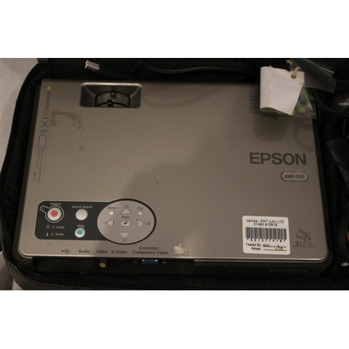 171 - Epson projector with leads and remote. Intermittent fault with power supply